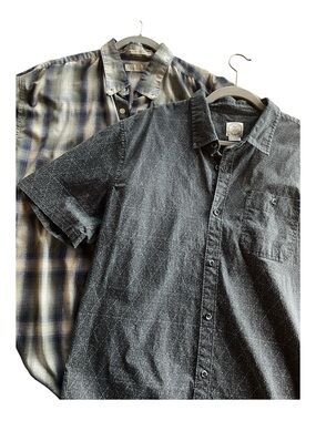 Men's Voyager & Munsingwear  Short-Sleeve Button-Down Shirt Bundle Size XL.